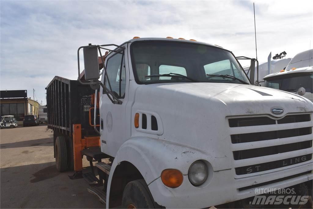 Sterling L7500 Camioane cu macara