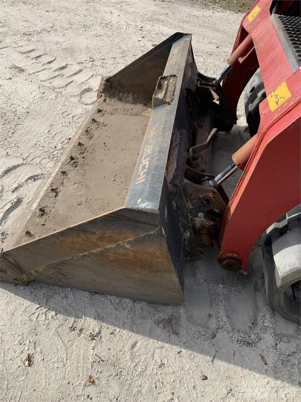 Takeuchi TL8 Mini incarcator