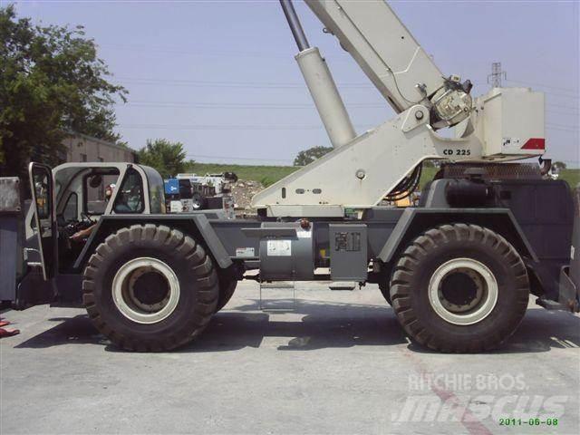 Terex CD225 Macara teren accidentat