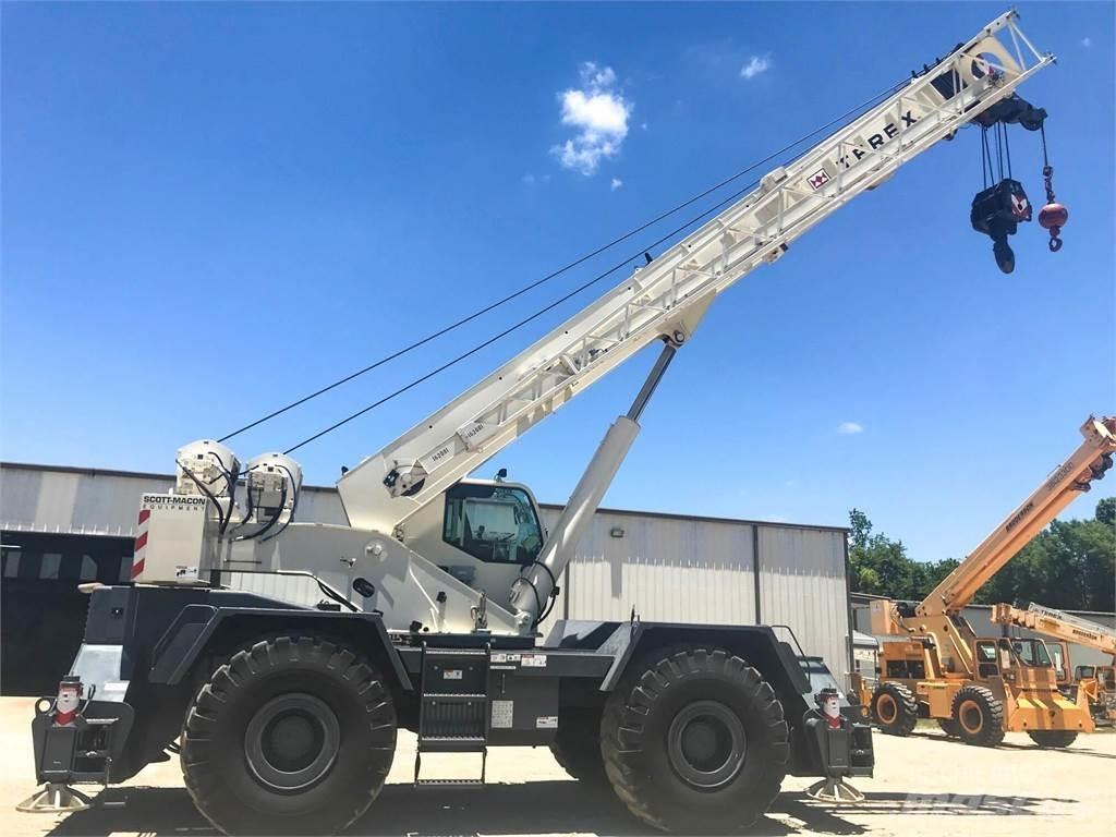 Terex RT670 Macara teren accidentat