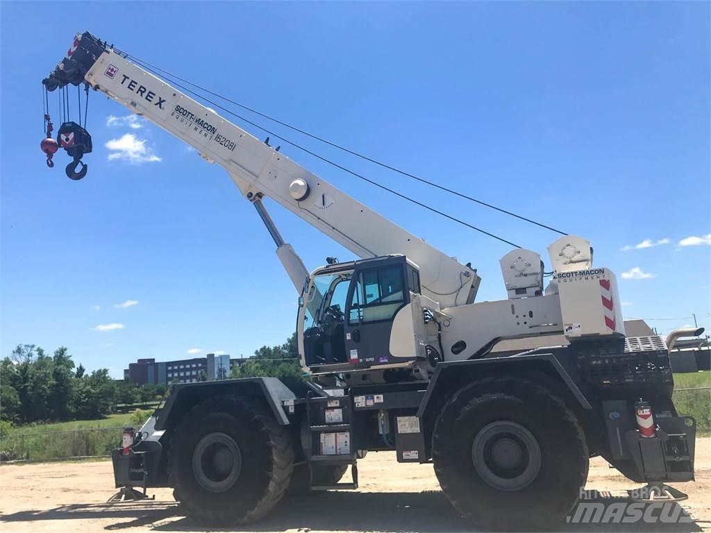 Terex RT670 Macara teren accidentat