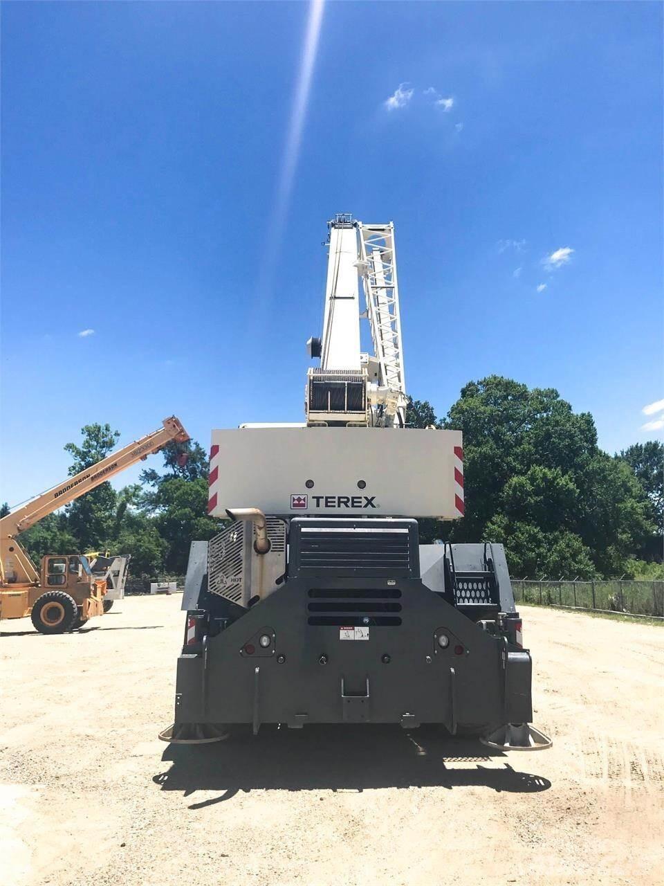 Terex RT670 Macara teren accidentat