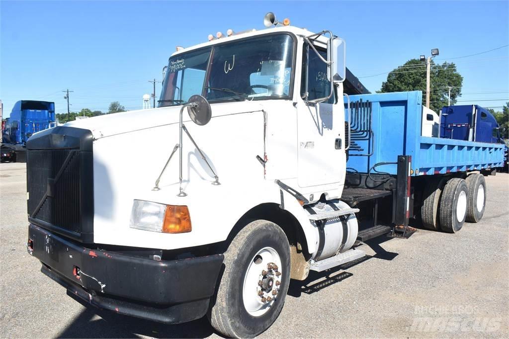 Volvo WG64 Camioane cu macara