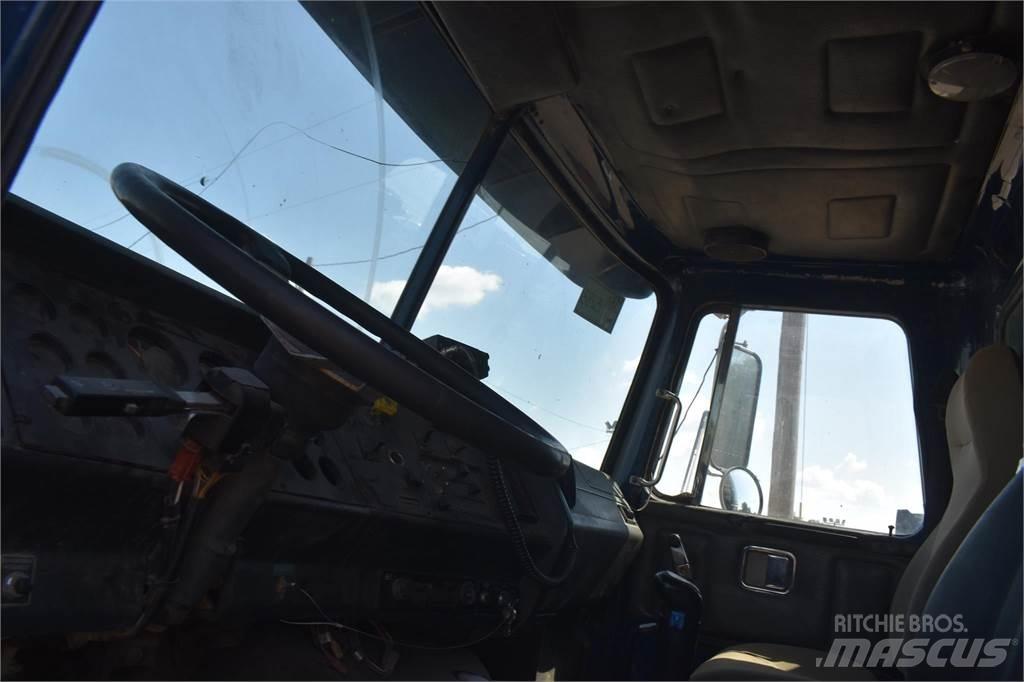 Volvo WG64T Autobasculanta
