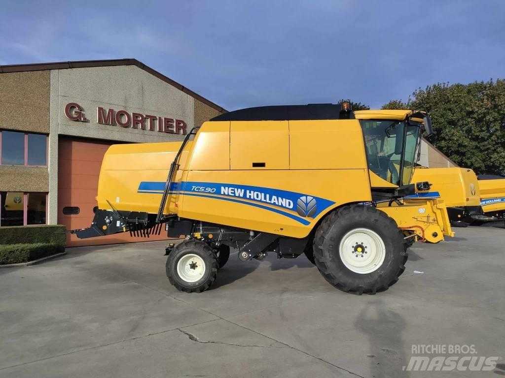 New Holland TC 5.90 Combine de secerat
