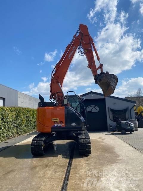 Hitachi 135US-6 Excavatoare pe șenile
