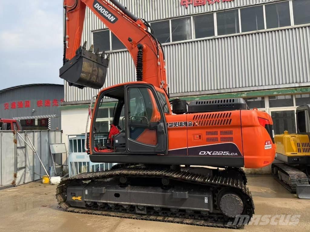 Doosan DX 225 LCA Excavatoare pe șenile
