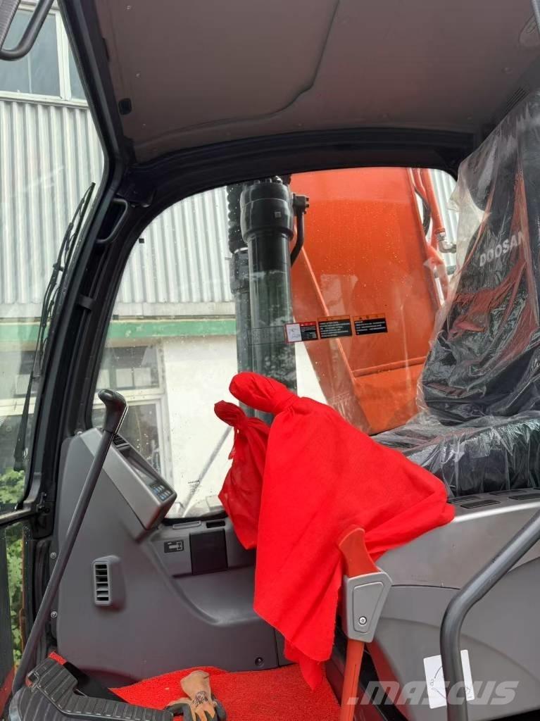 Doosan DX 225 LCA Excavatoare pe șenile

