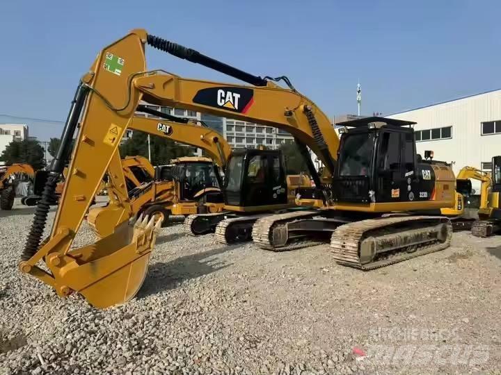 CAT CAT323D2L Excavatoare pe șenile
