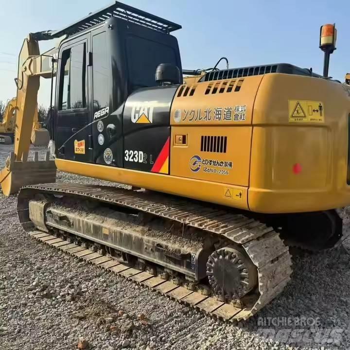 CAT CAT323D2L Excavatoare pe șenile
