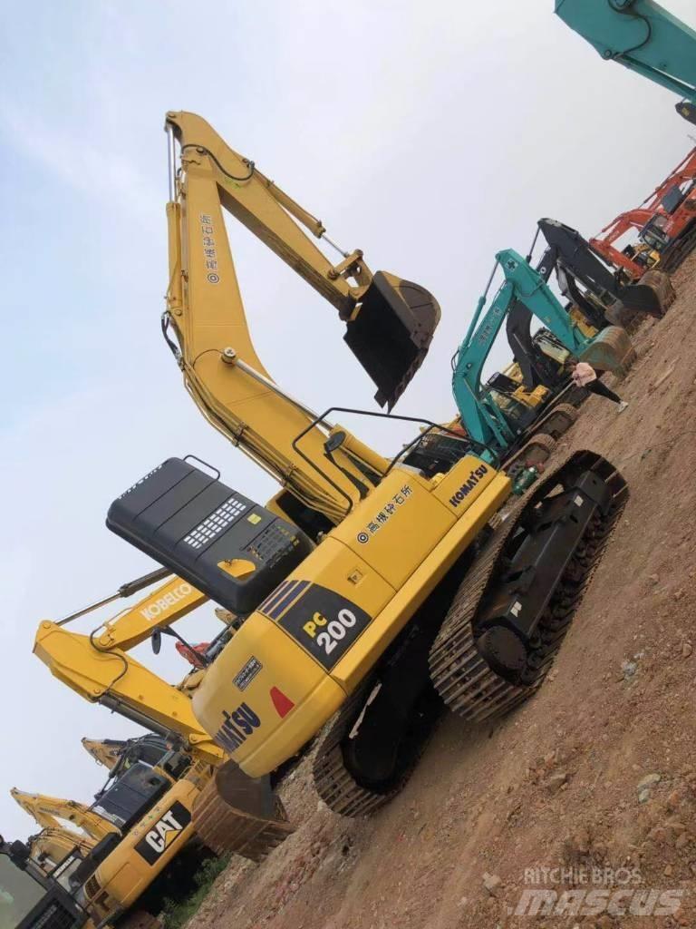 Komatsu 200-8 Excavatoare pe șenile
