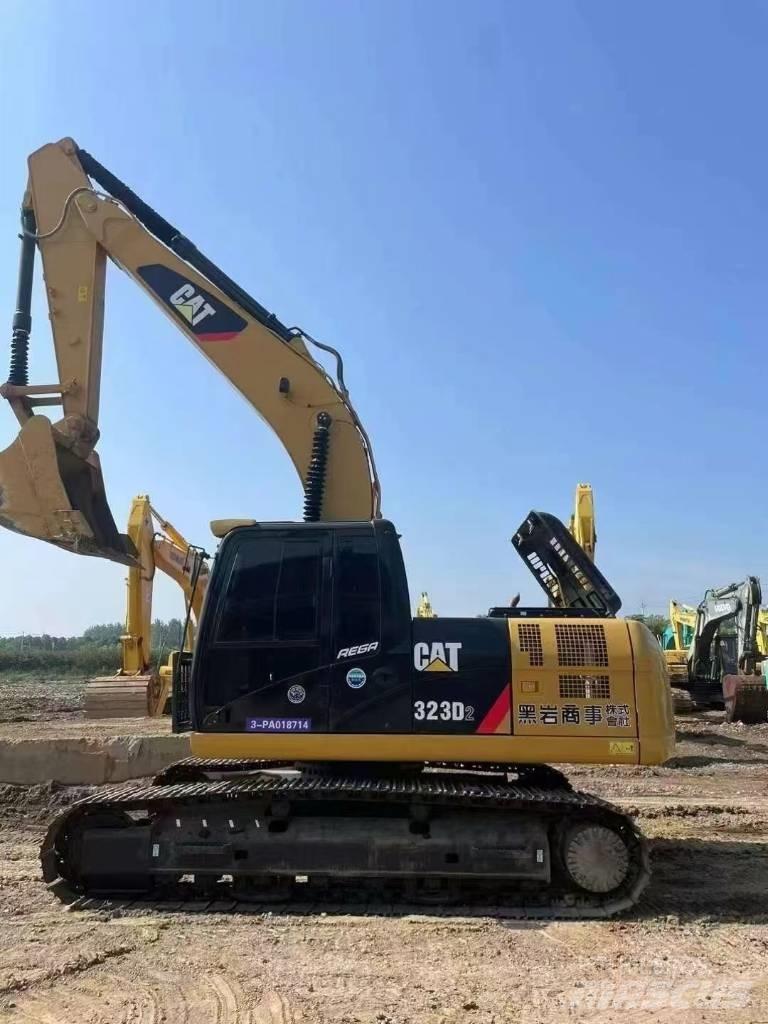 CAT 323D2 Excavatoare pe șenile
