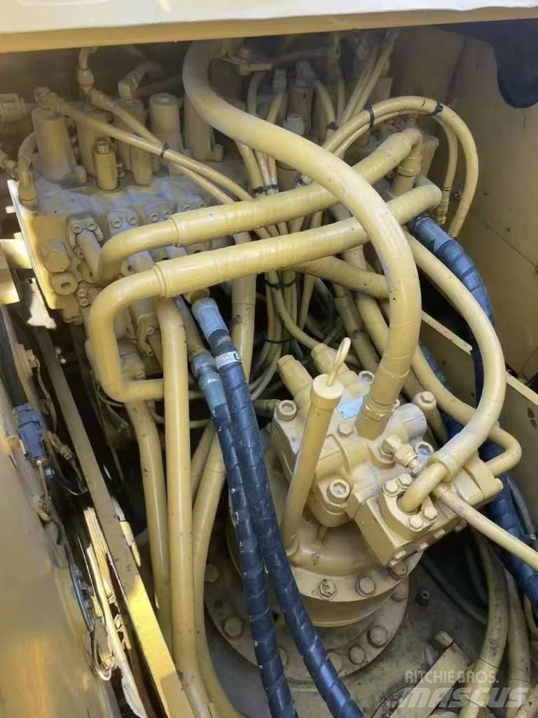 CAT 323D2 Excavatoare pe șenile
