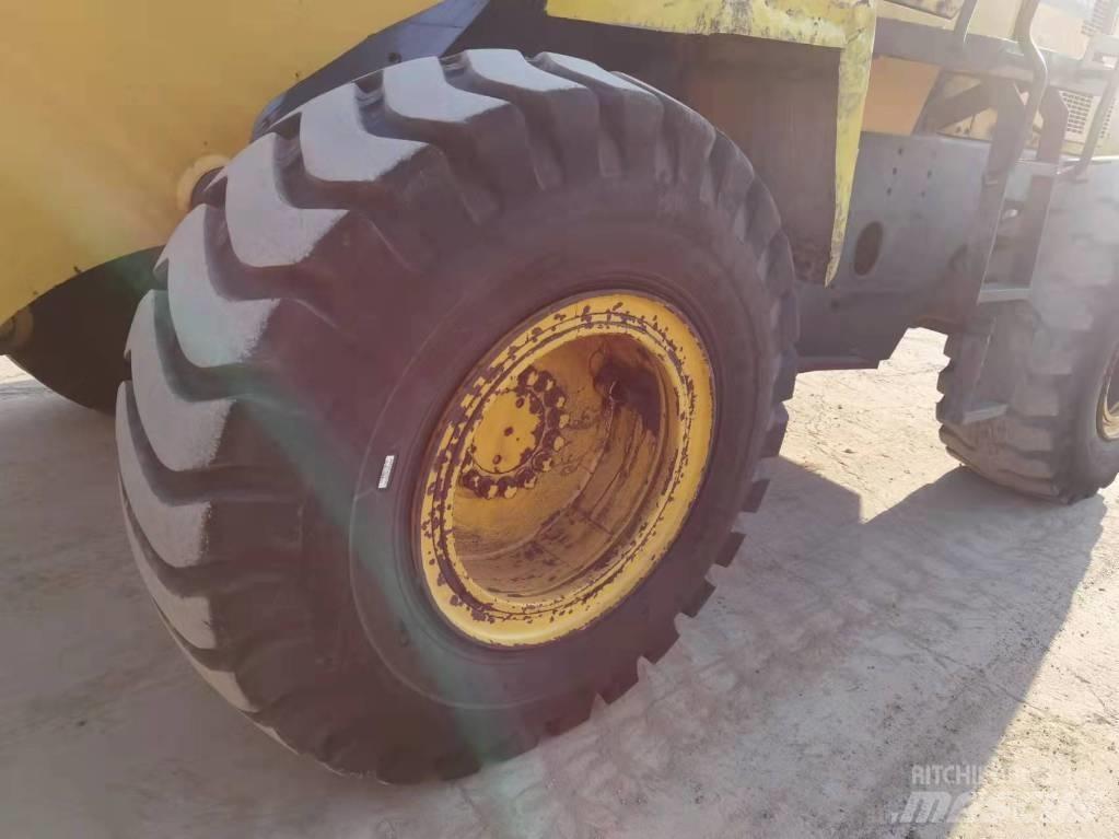 Komatsu WA 320-3 Incarcator pe pneuri