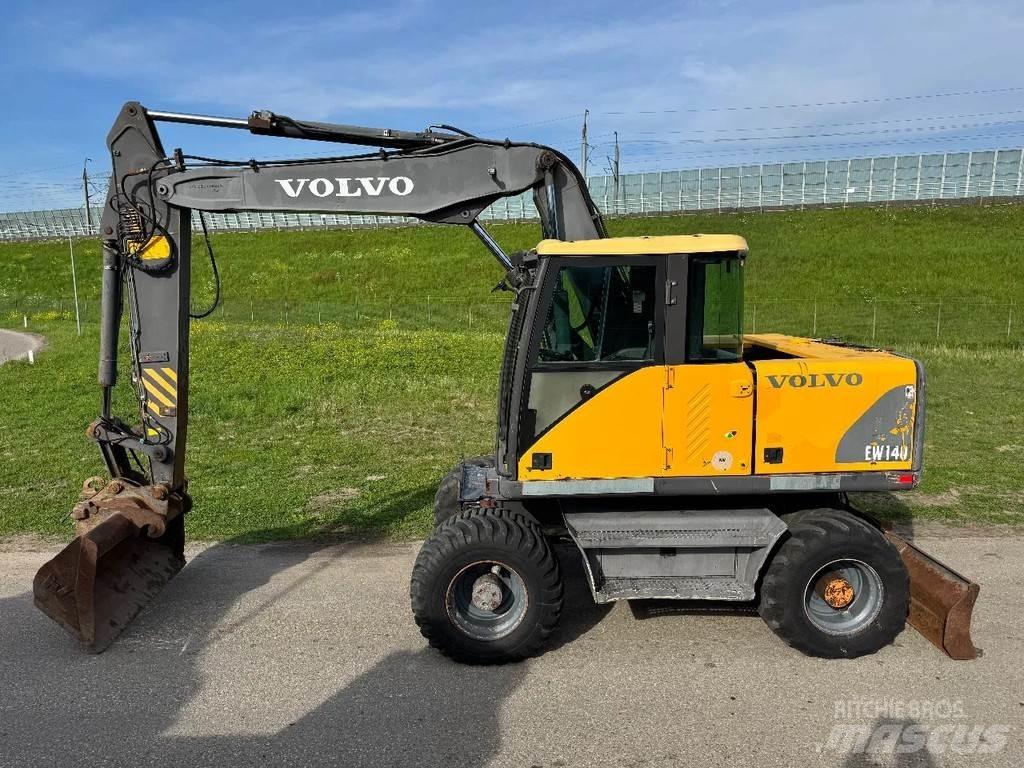 Volvo EW140 Excavatoare cu roti