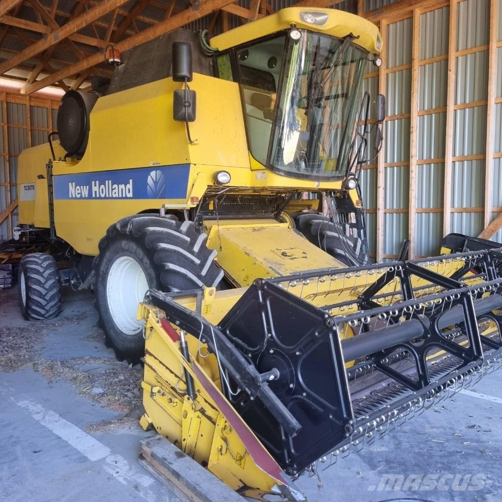 New Holland TC 5070 Combine de secerat