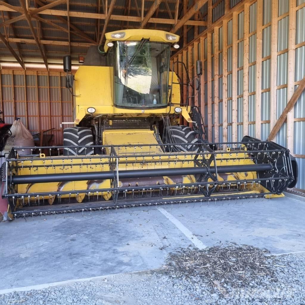 New Holland TC 5070 Combine de secerat