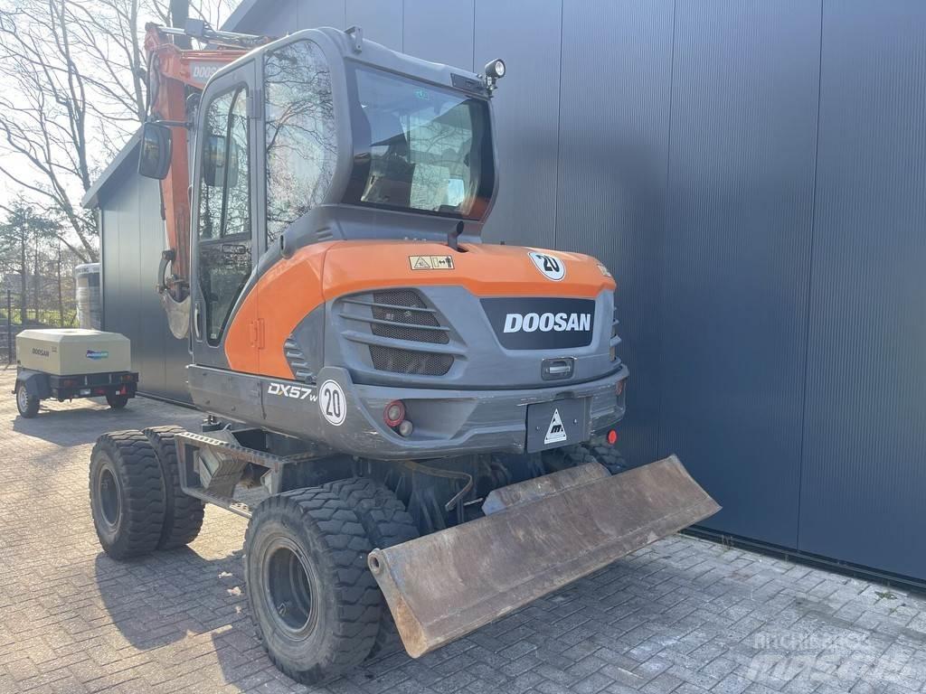 Doosan DX57W Excavatoare cu roti