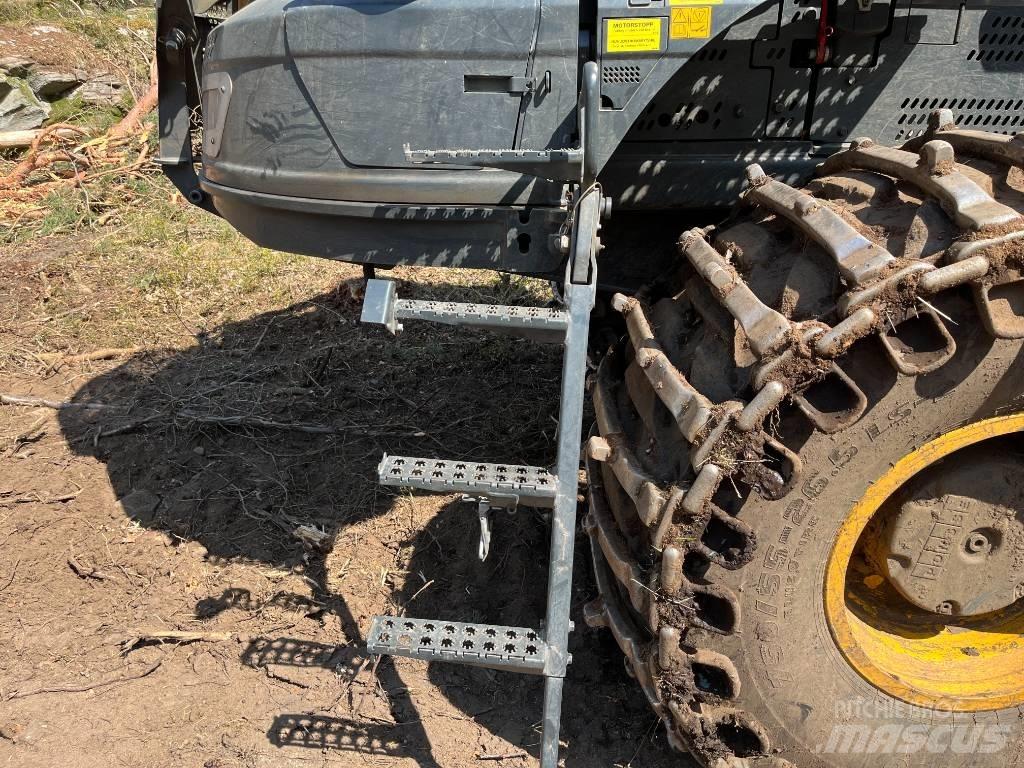 Ponsse Bear 8W Combine forestiere