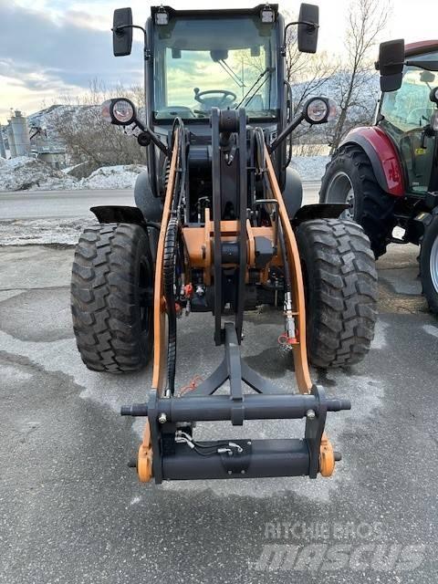 CASE 321 F Evo Incarcator pe pneuri