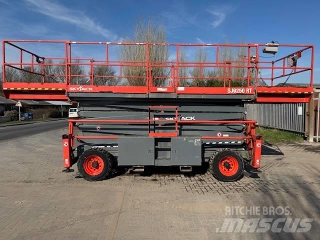 SkyJack SJ 9250 RT Platforme foarfeca