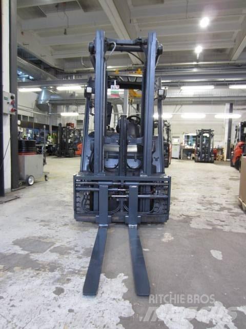 Linde E25 Stivuitor electric