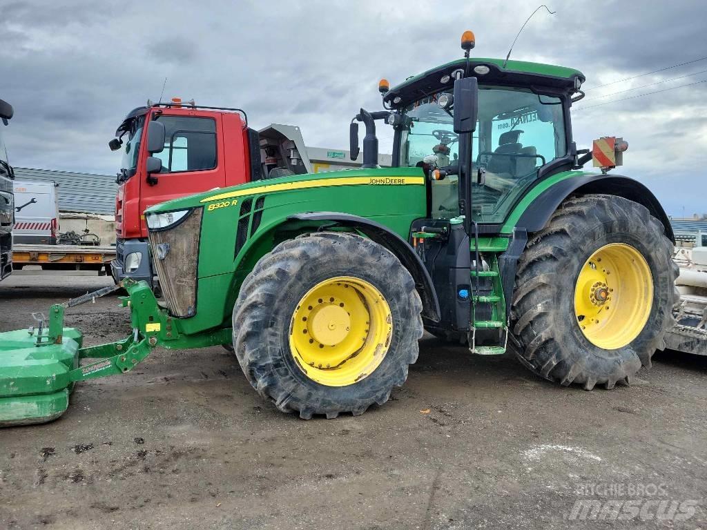 John Deere 8320 R Tractoare