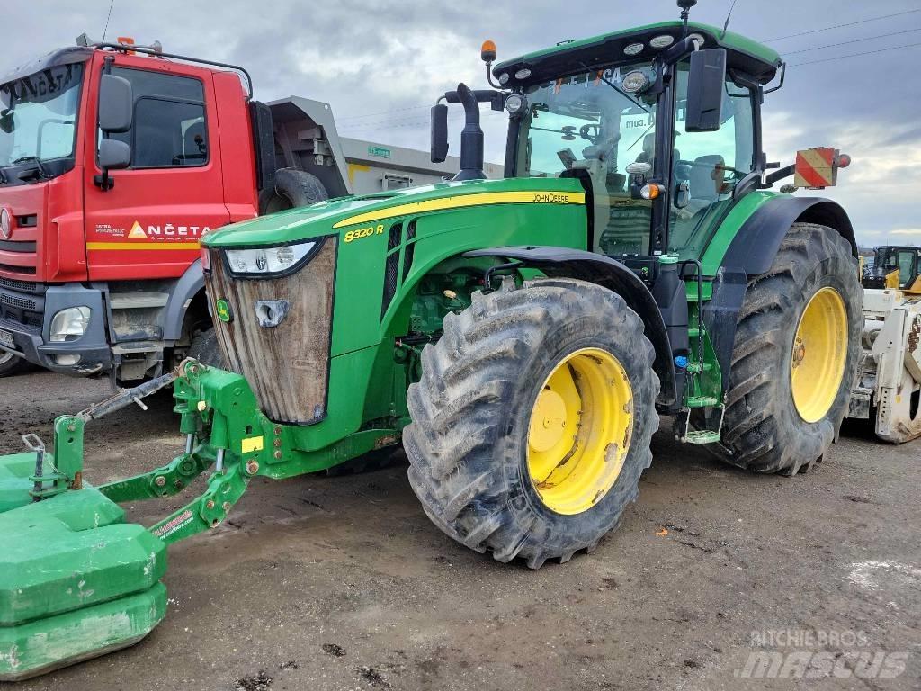 John Deere 8320 R Tractoare