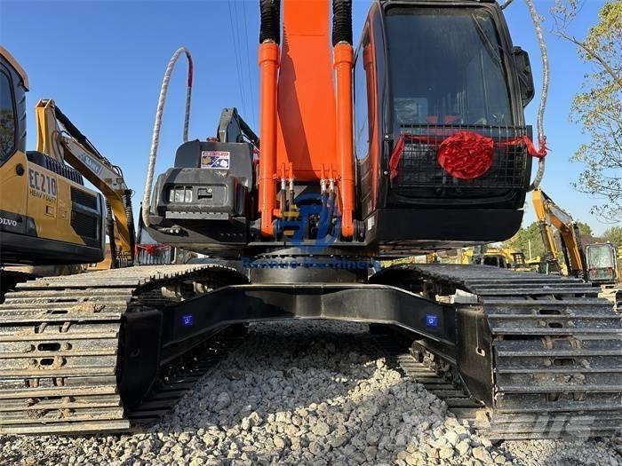 Hitachi ZX 200 Excavatoare pe șenile
