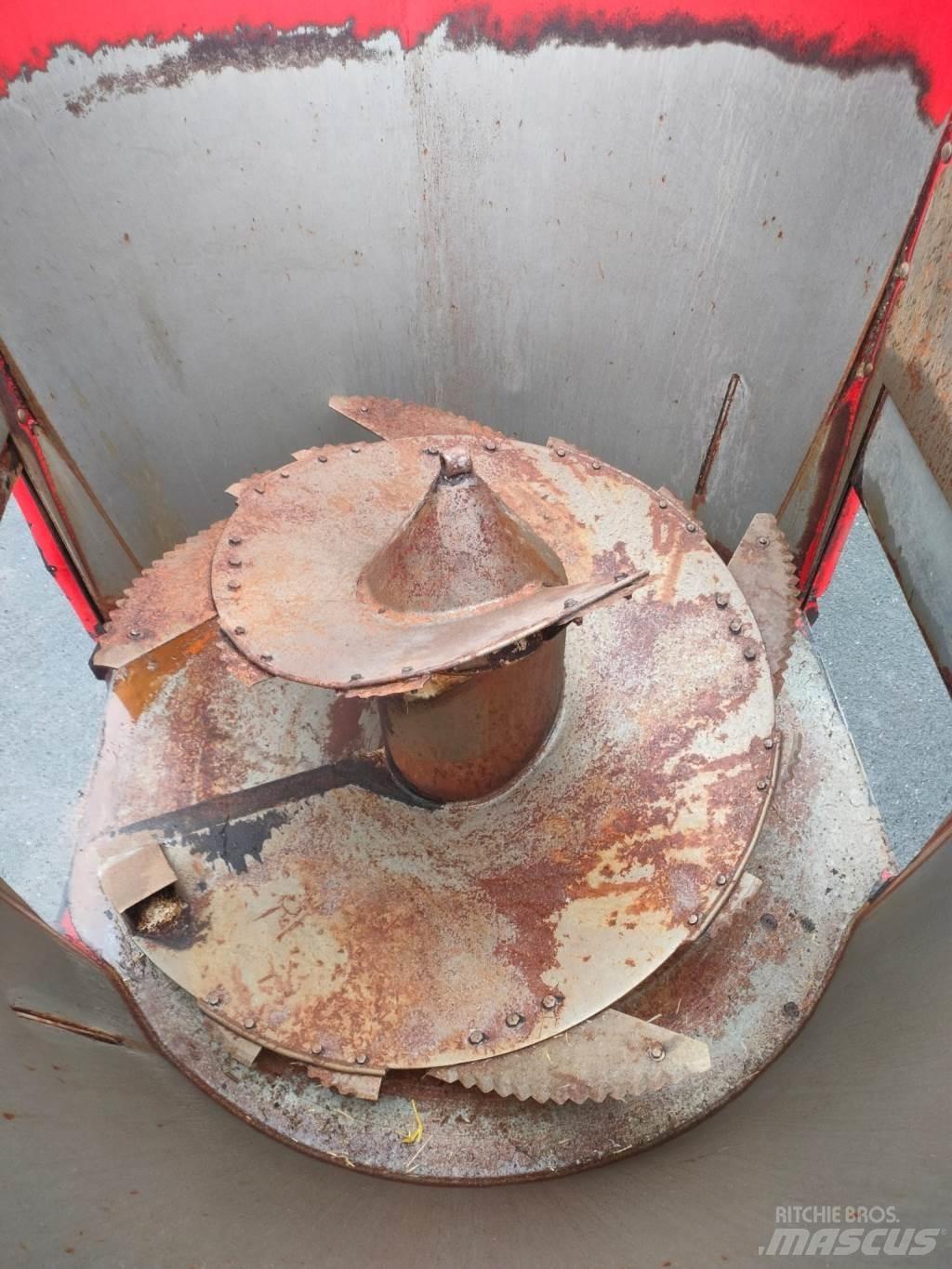 Peecon 8M³ Mixere furaje