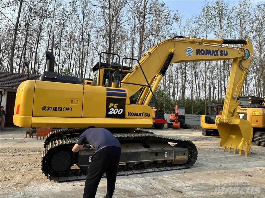 Komatsu PC200-8 Excavatoare pe șenile
