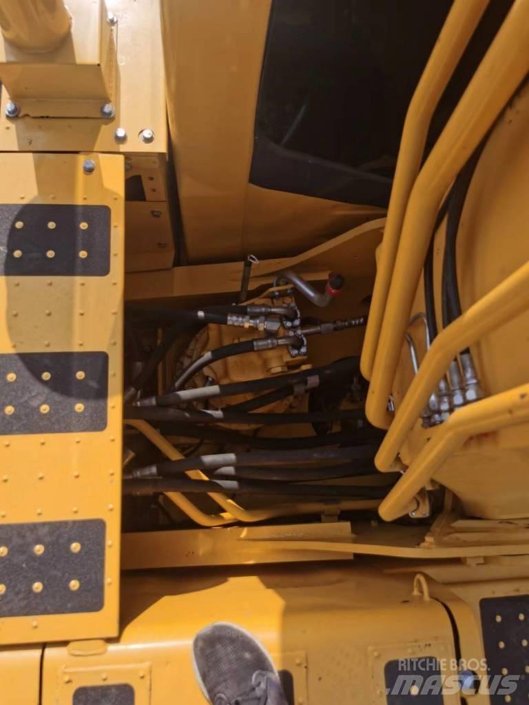 Komatsu PC 200 Excavatoare pe șenile
