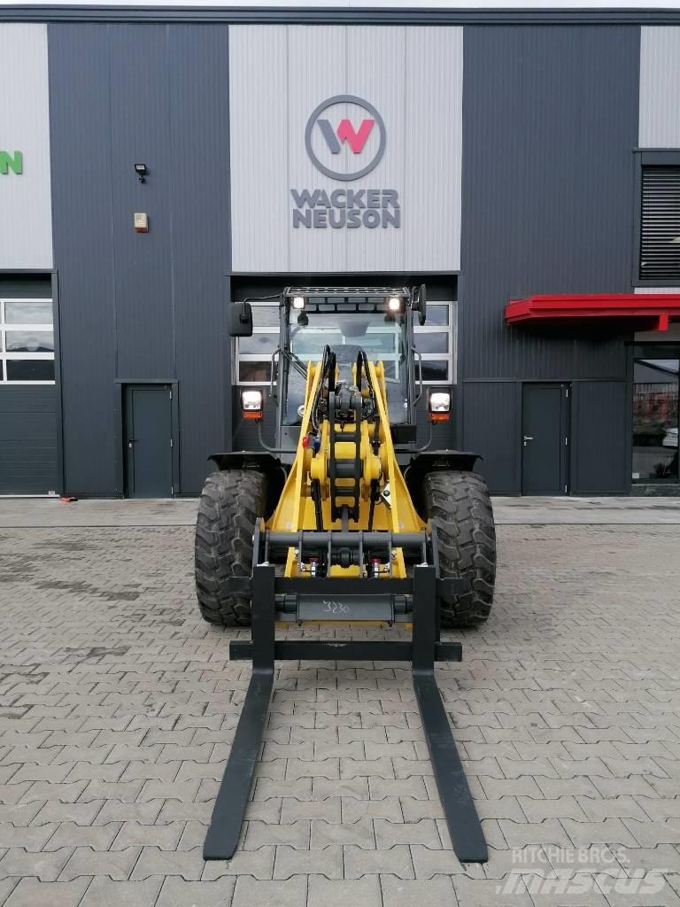 Wacker Neuson WL 70 Incarcator pe pneuri