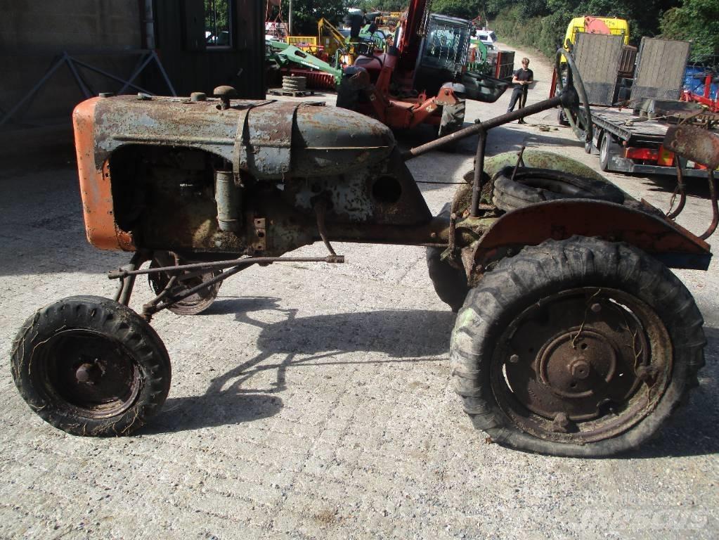 Allis-Chalmers B Tractoare