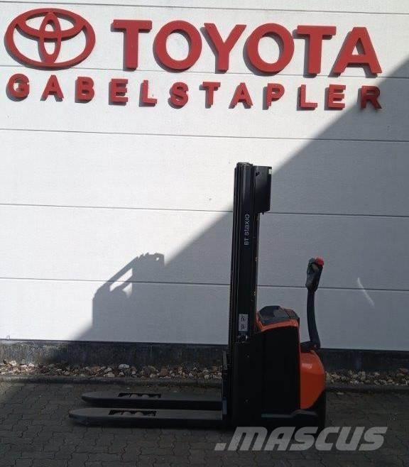 Toyota SWE120L Transpaleta manuala