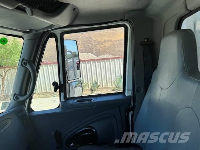 International 4400 Autobasculanta