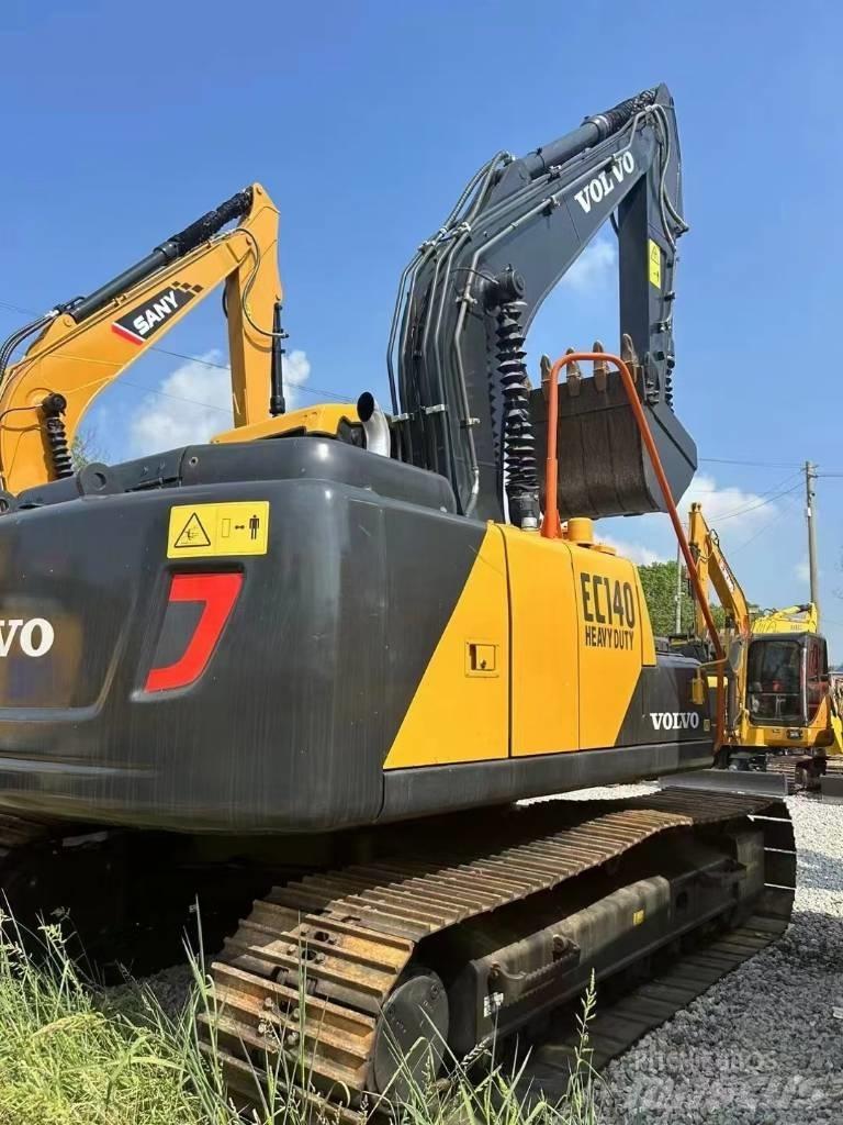 Volvo 140 Excavatoare pe șenile
