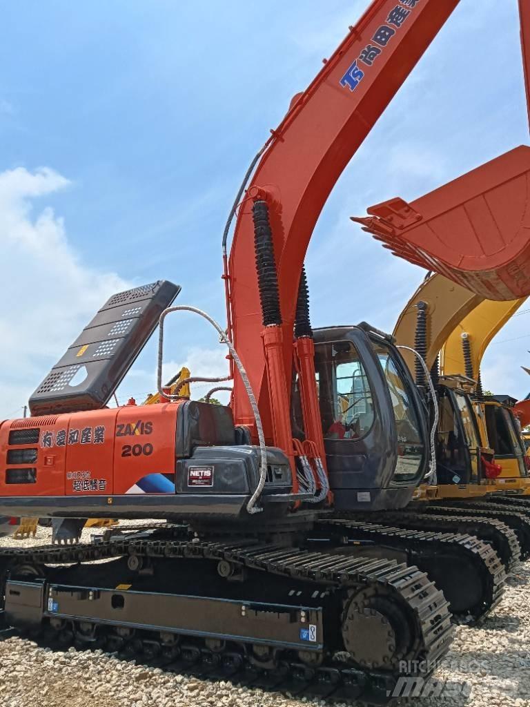 Hitachi ZX 200 Excavatoare 7t - 12t