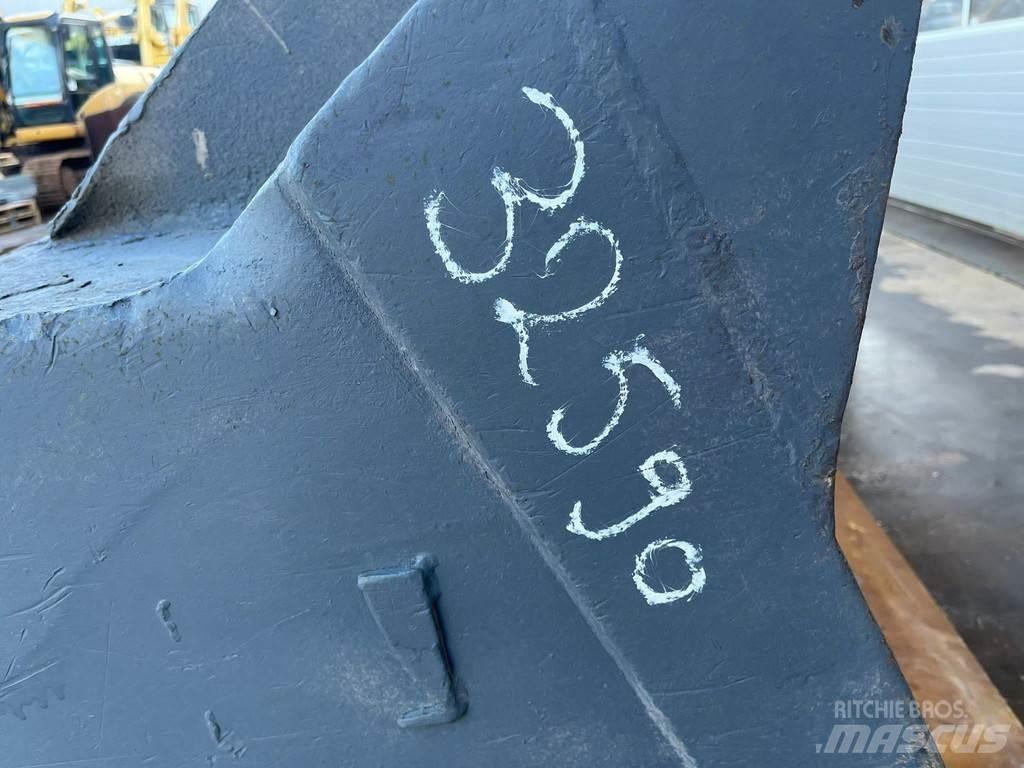CAT Bucket 950 Pistoane