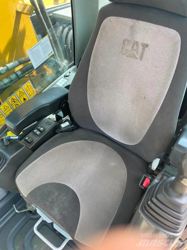 CAT M 313 D Excavatoare cu roti
