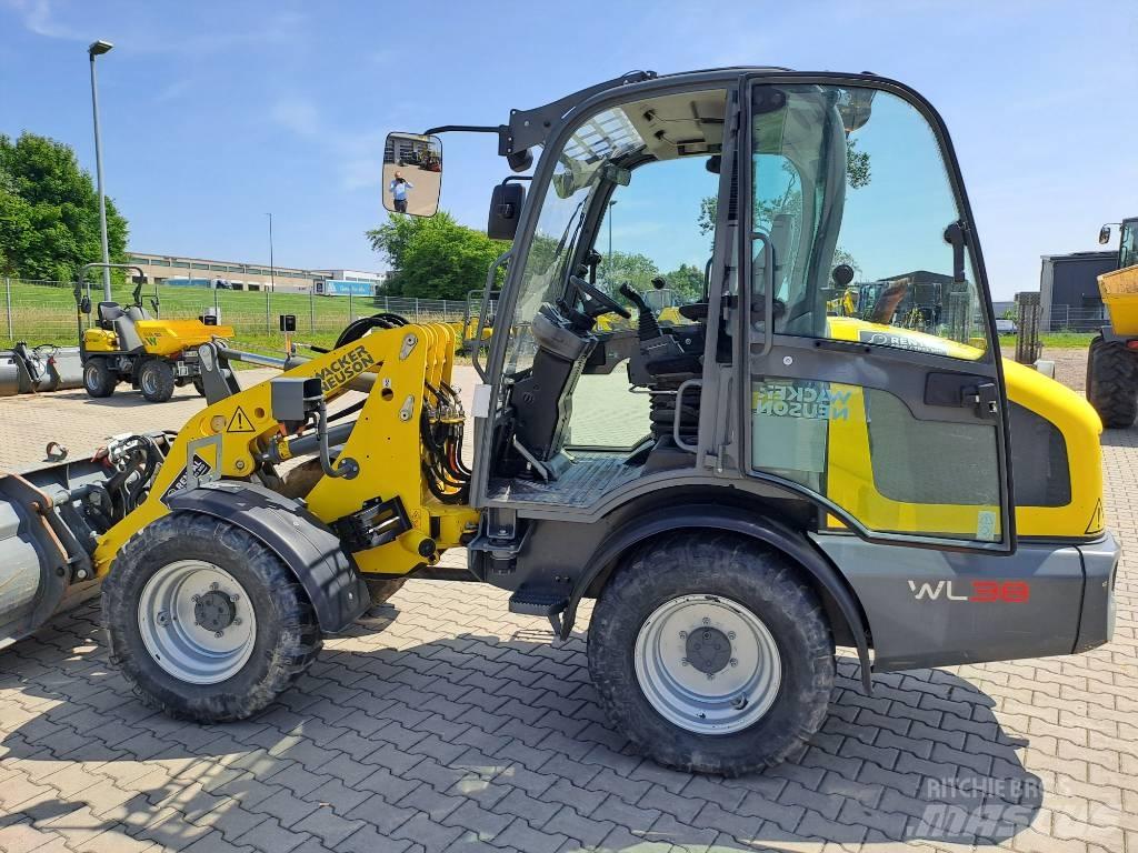 Wacker Neuson WL38 Incarcator pe pneuri