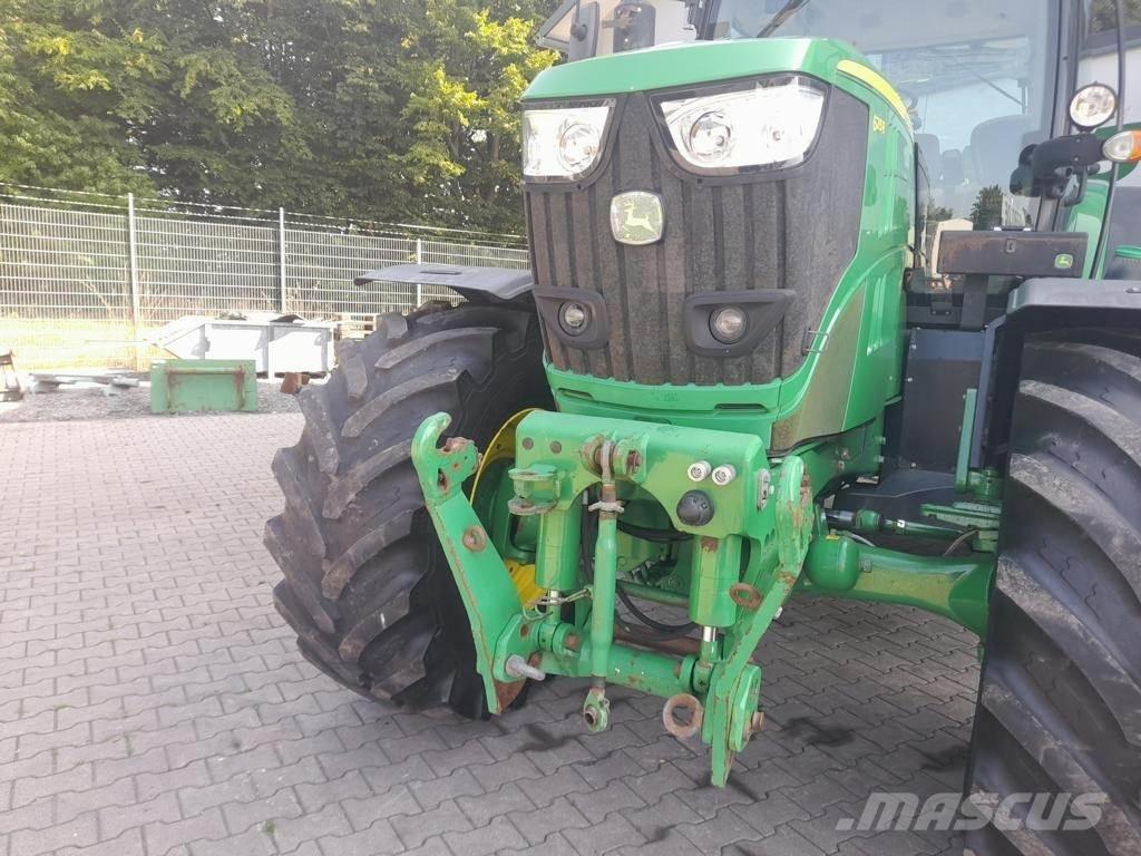 John Deere 6215 R Tractoare
