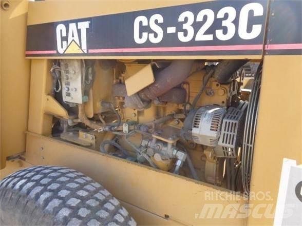 CAT CS-323C Compactoare monocilindrice