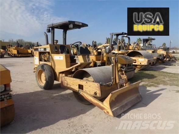 CAT CS-323C Compactoare monocilindrice