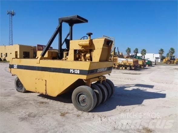CAT PS-130 Cilindri compactori cu roti
