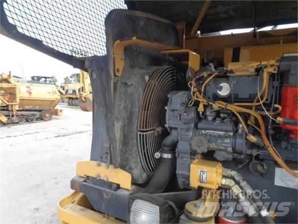 CAT PS-150C Cilindri compactori cu roti