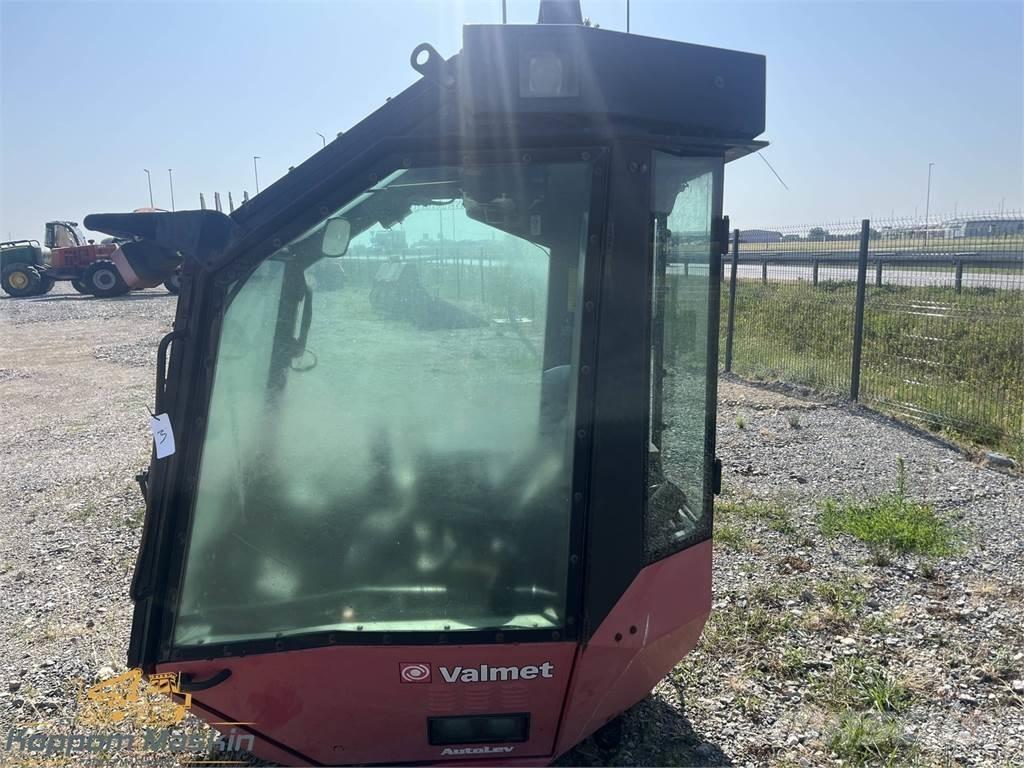 Valmet 911.1 Cabine si interior