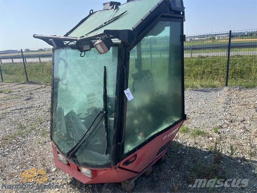 Valmet 911.1 Cabine si interior