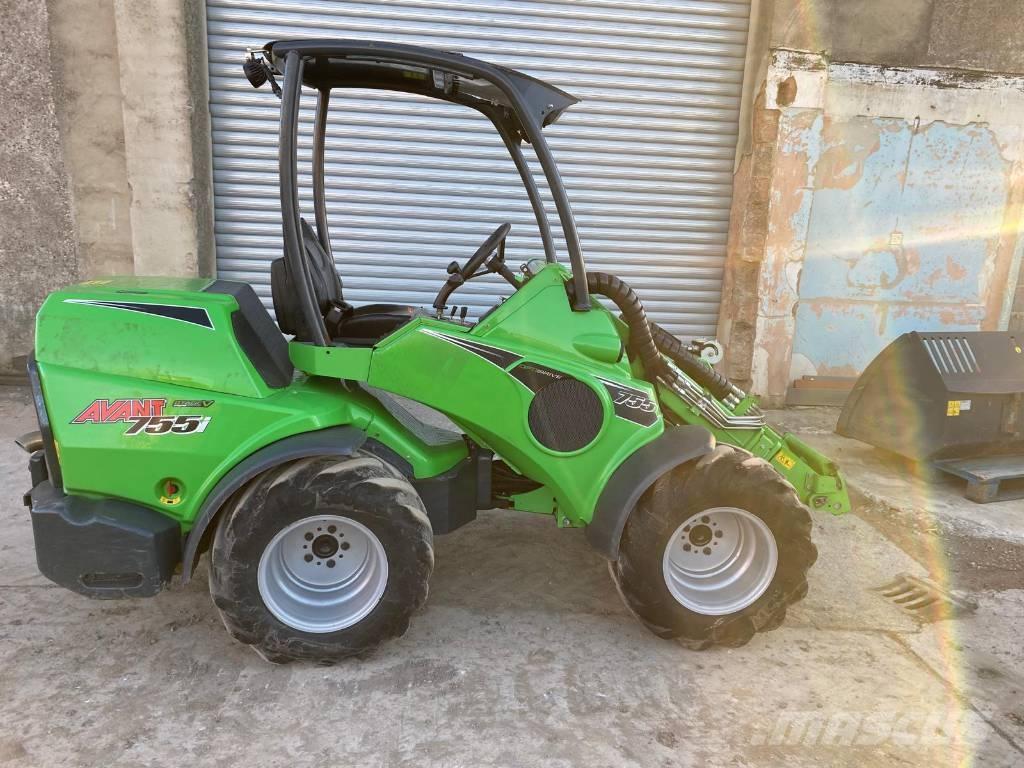 Avant 755 i Incarcator pe pneuri