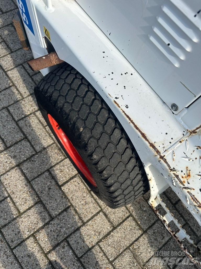 Knikmops 100 Incarcator pe pneuri